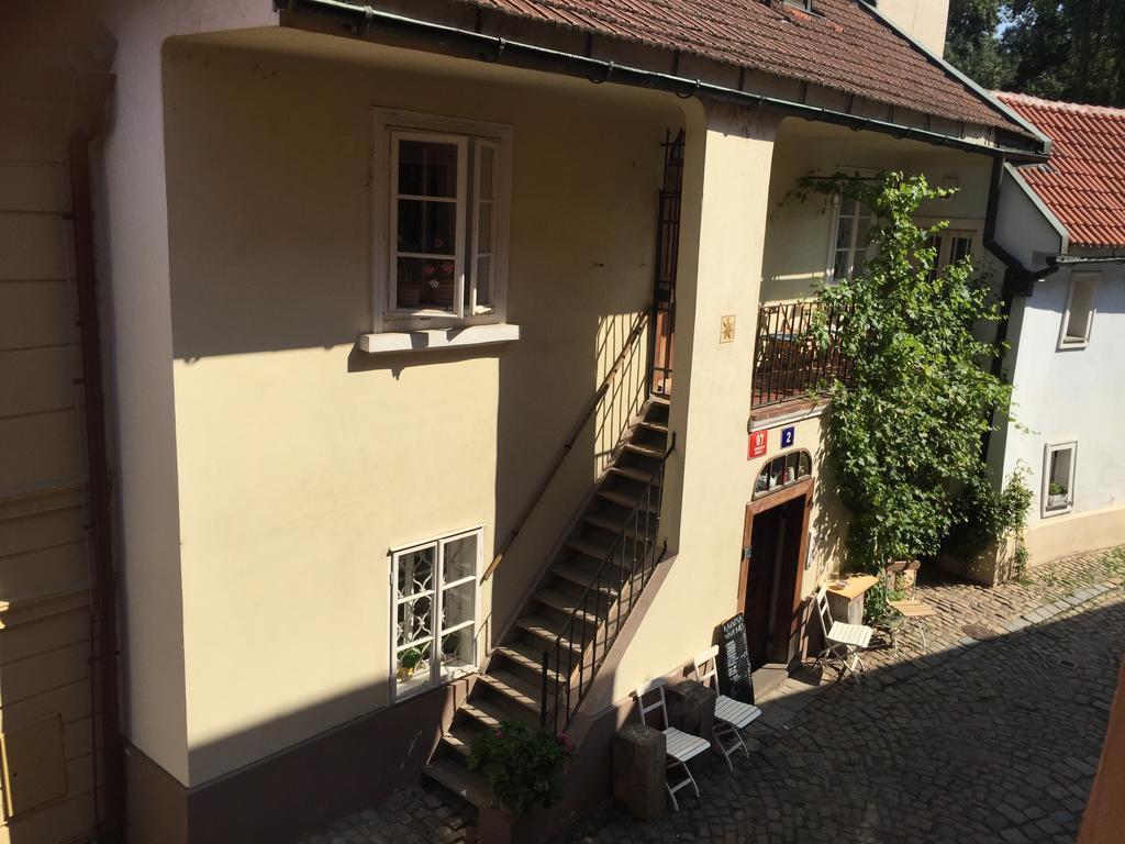 At The Golden Plough Apartament Praga