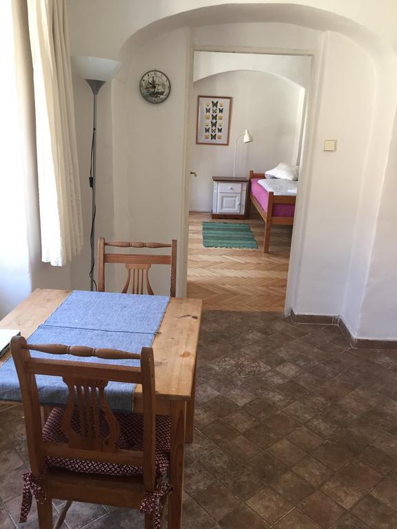 At The Golden Plough Apartament Praga