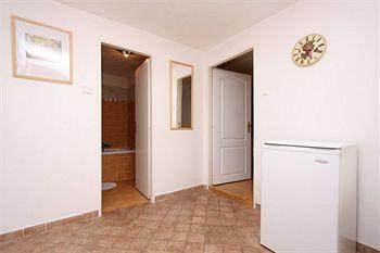 Apartments At The Golden Plough Apartment