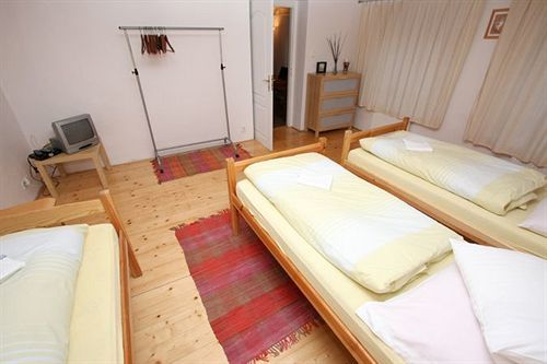 At The Golden Plough Apartament